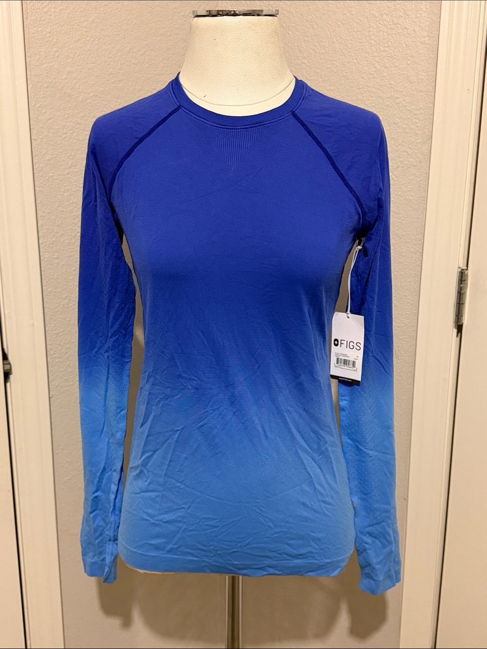 Figs Women's Seamless Ombre Blue Long-Sleeve Crew Performance Top
